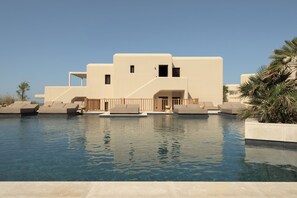Exterior - The Key (Naxos)