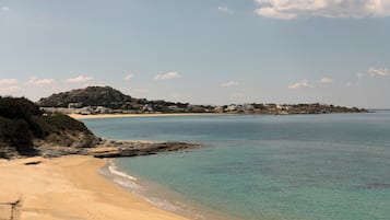 Beach nearby, white sand, sun-loungers, beach umbrellas