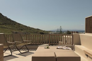 Deluxe Sea View Suite with Outdoor Jacuzzi