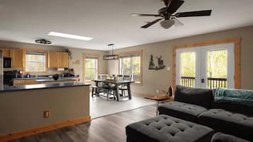 TV, peis og kontorer