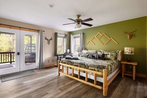 3 slaapkamers, een bureau, een strijkplank/strijkijzer, reisbedje