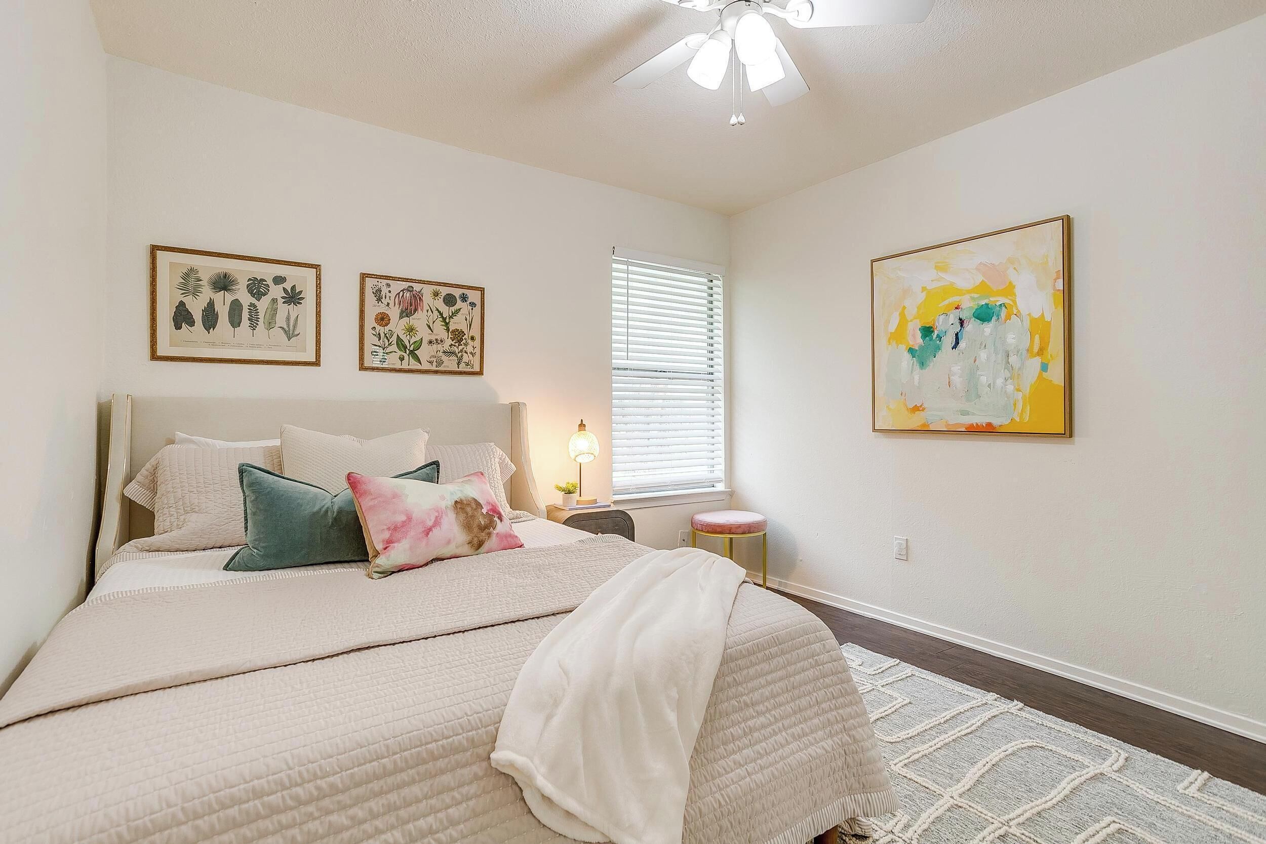 4 chambres, fer et planche à repasser, Wi-Fi gratuit, draps fournis