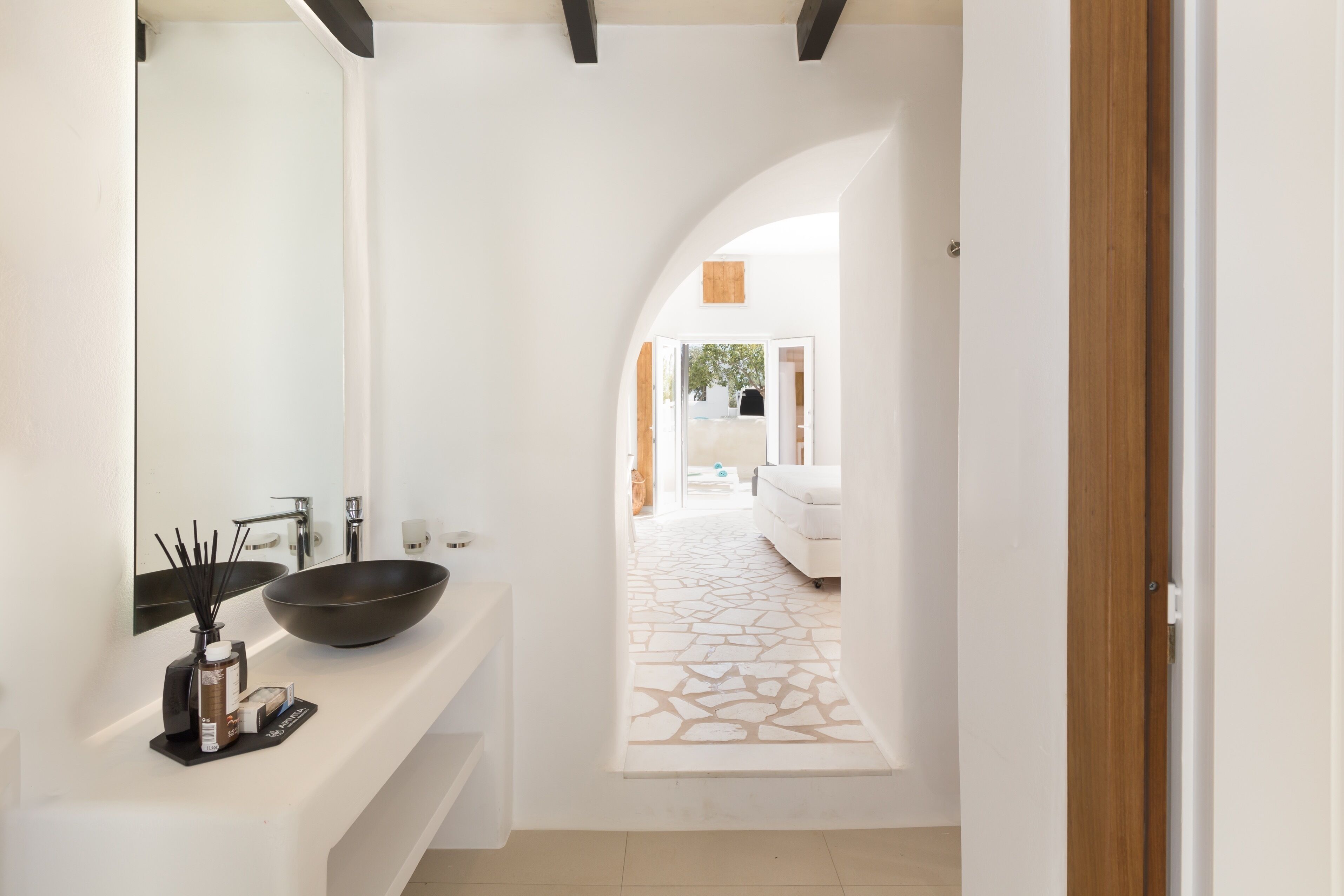 Suite Deluxe, balcón, vista al jardín | Baño | Regadera, amenidades de baño gratuitas, secadora de cabello, toallas 