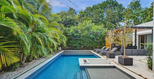 *NEW* Bali Resort Style Villa w/ Vast Pool & Spa!