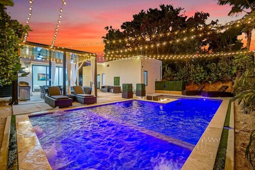 *NEW* Bali Resort Style Villa w/ Vast Pool & Spa!