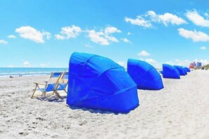 On the beach, beach towels - Sands Beach Club OceanFront (Myrtle Beach)