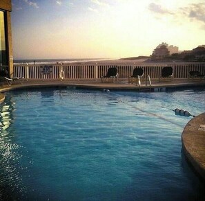 Innenpool, Außenpool