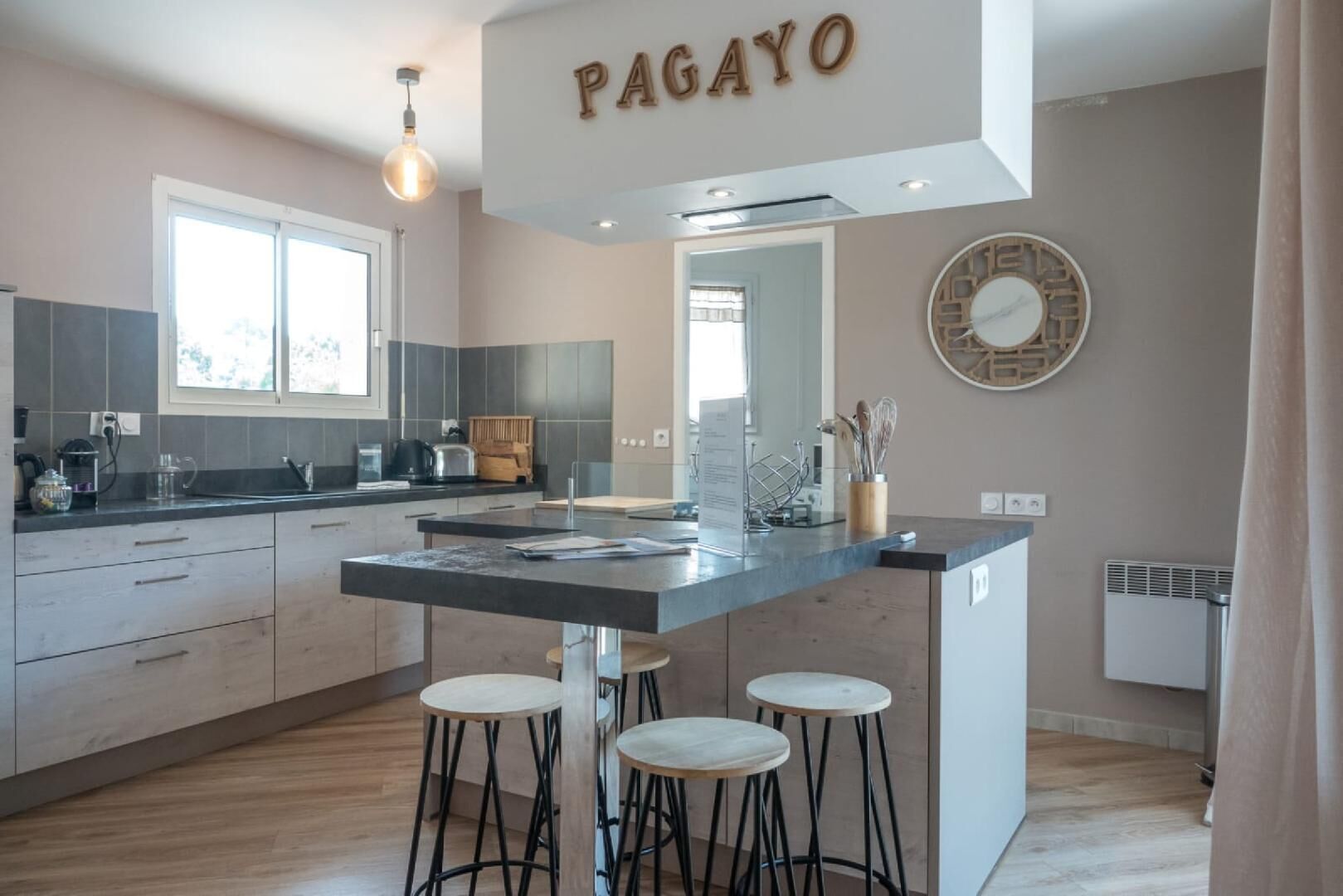 Frigorífic, forn, placa de cuina i rentaplats 