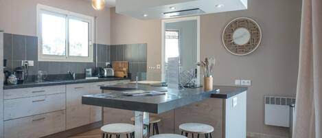 Frigorífic, forn, placa de cuina i rentaplats