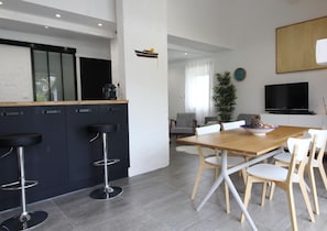 Dining - Marine Arguin - LA TESTE DE BUCH (LA TESTE DE BUCH)