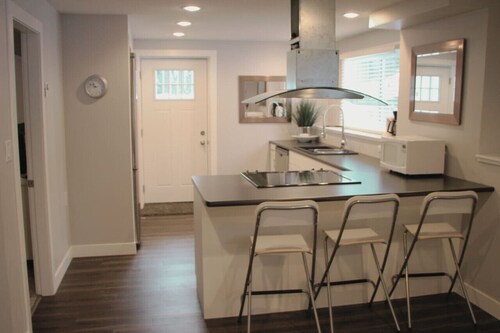 Stoneshire Obsidian Suite