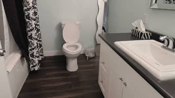 HÄrtork, handdukar, tvÄl och schampo