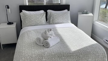 2 Schlafzimmer, Schreibtisch, kostenloses WLAN, BettwÀsche