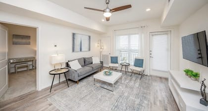 3K ~Spacious Cozy 2 Bedroom Condo in a Lifestyle Center.