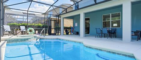 Piscina all'aperto, una piscina riscaldata