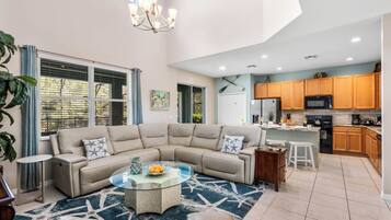 Smart TV, videojuegos, futbolito y libros