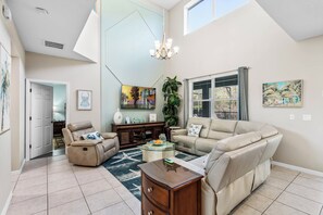 Smart TV, video games, table football, books - LUXE Disney Home! Priv Heated Pool/Spa, 3000ft2, 6 bed/5.5bath, Sleeps 13! (Kissimmee)