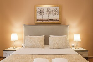 1 chambre, fer et planche à repasser, lit de bébé portatif, Wi-Fi
