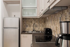 Frigorifero, microonde, forno, macchina per tè/caffè