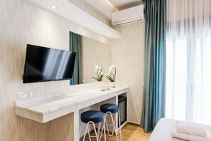 1 bedroom, iron/ironing board, travel crib, WiFi - Romantic Studio in the Heart of Athens (ATHENS)