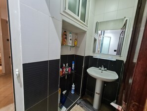 Shower, towels, soap, shampoo