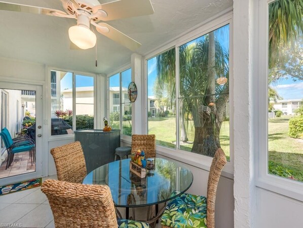 Dining - Relaxing Naples Condo in The Glades Golf & Country Club, amazing location! (Naples)