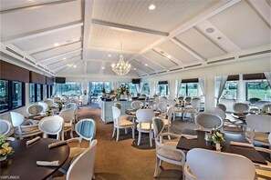 Dining - Relaxing Naples Condo in The Glades Golf & Country Club, amazing location! (Naples)