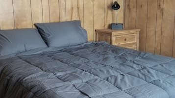 3 bedrooms, desk, iron/ironing board, free WiFi