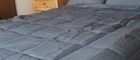 3 bedrooms, desk, iron/ironing board, WiFi (free)