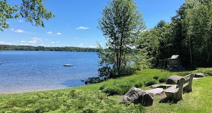 Belgrade Lakes Cottage w/ Long Pond beach access close to Augusta, Colby College