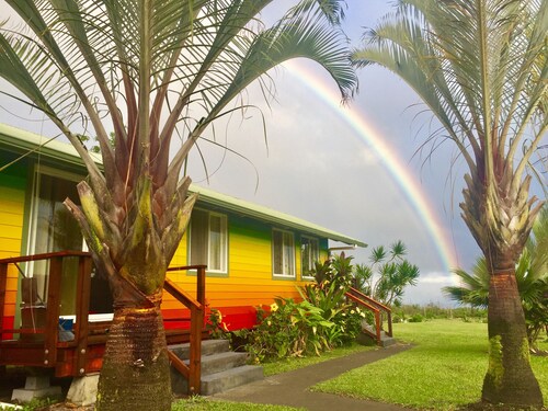 Puna Rainforest Hotspring Retreat -Rainbow Cottage with ocean views