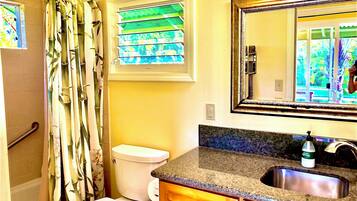 Haartrockner, Handtücher, Seife, Shampoo