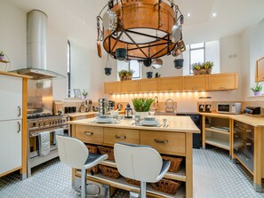 Dishwasher, high chair - 5 bedroom accommodation in Rossendale (Rossendale)