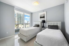 Exclusief appartement, 2 slaapkamers, niet-roken | Een strijkplank/strijkijzer, gratis wifi