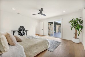 3 室のベッドルーム、アイロン / アイロン台、WiFi (無料)、ベッドシーツ