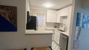 Family Apartment, 3 Bedrooms, Non Smoking | Private kitchen