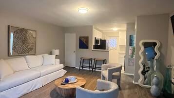 Familienapartment, 3 Schlafzimmer, Nichtraucher | Wohnbereich