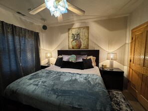 1 slaapkamer, een strijkplank/strijkijzer, wifi, beddengoed