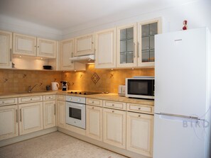 Frigorifero, microonde, forno, macchina per tè/caffè