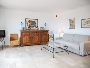 TV - Superb apartment with unobstructed view of the Antibes rooftops (Antibes)