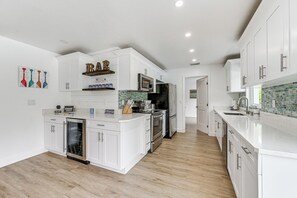 Fridge, microwave, stovetop, dishwasher - Naples Escape w/ Furnished Patio & Private Pool! (Naples)