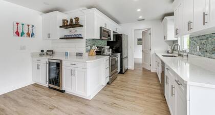 Naples Escape w/ Furnished Patio & Private Pool!