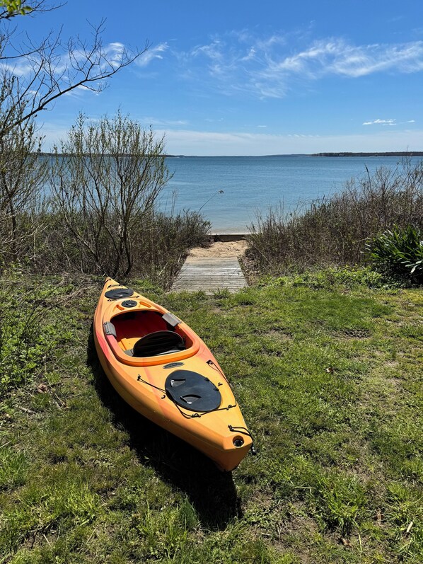 Plage, chaises longues, serviettes de plage