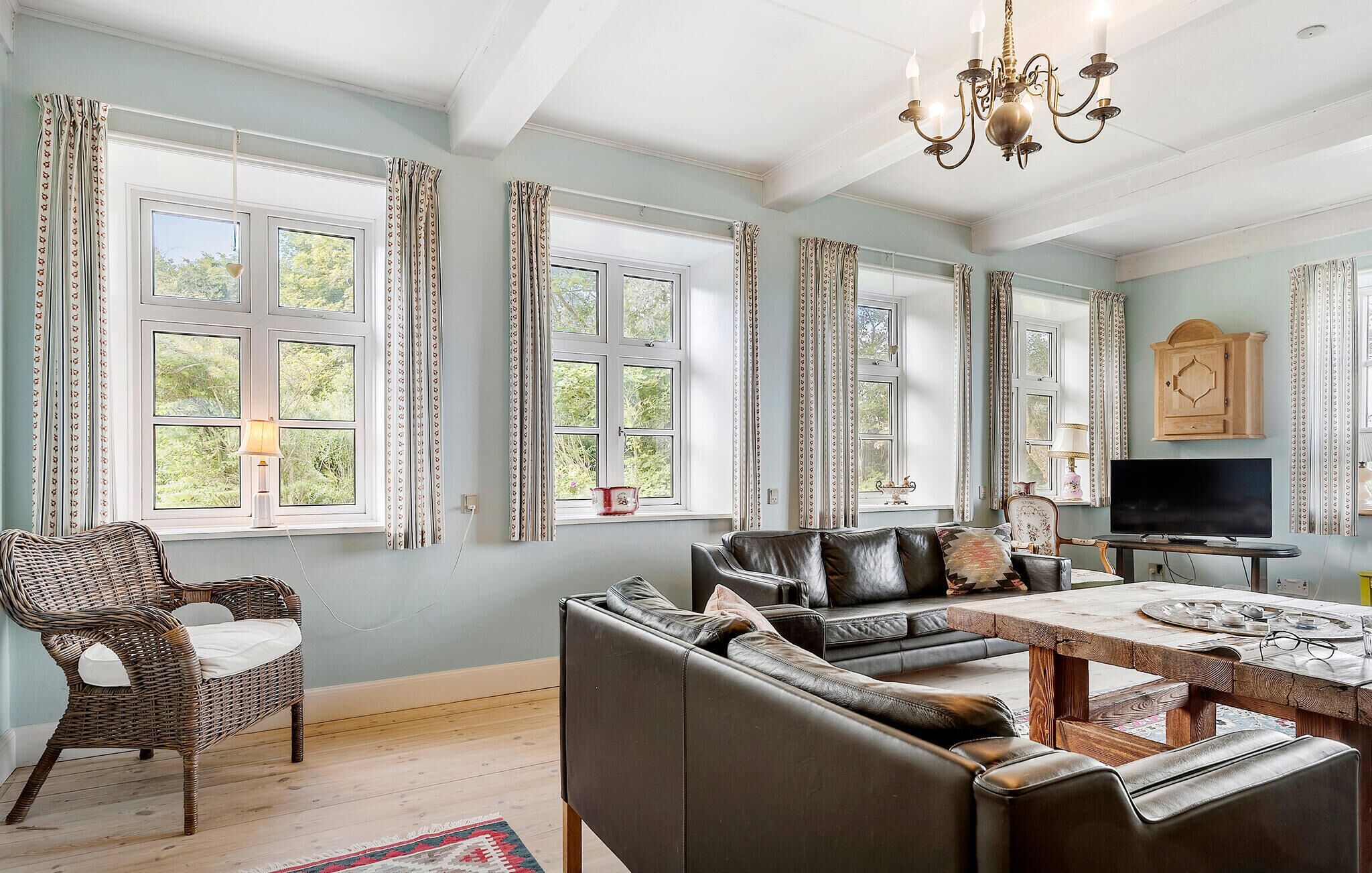 TV, DVD player, table football, ping pong