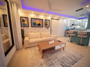 อพาร์ทเมนท์, 1 ห้องนอน, ระเบียง, วิวสวน | บริเวณนั่งเล่น