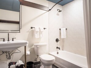 Hårføner, håndklær, såpe og sjampo