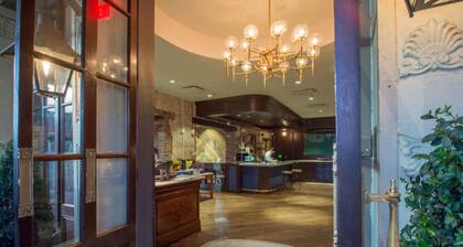 Incredible Location, Steps from French Quarter