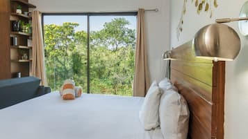 Iron/ironing board, travel cot, WiFi, bed sheets