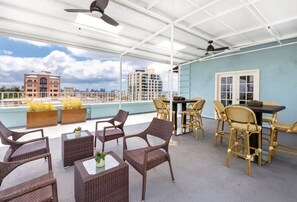 Outdoor dining - WorldMark Inn at the Park - 2 Bedroom Deluxe Two Doubles (San Diego)