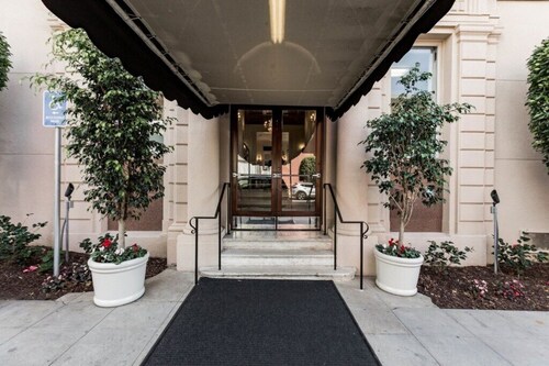 WorldMark Inn at the Park - Studio Queen